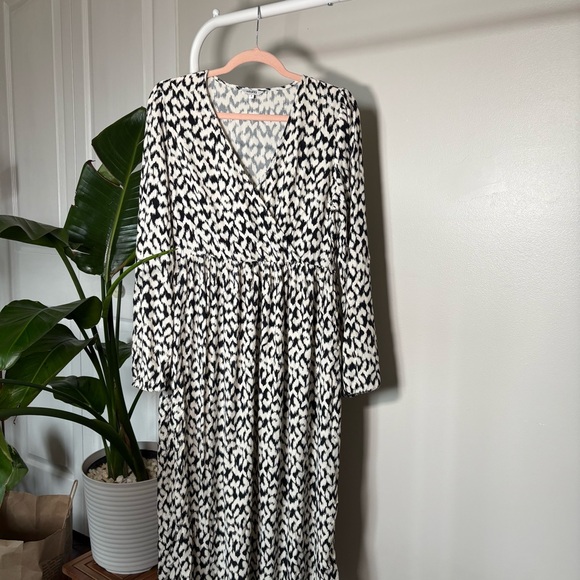 3/10$ 🌷 The Bay mbyM Maikki Printed Surplice Midi Dress Ohara Print - Picture 3 of 9